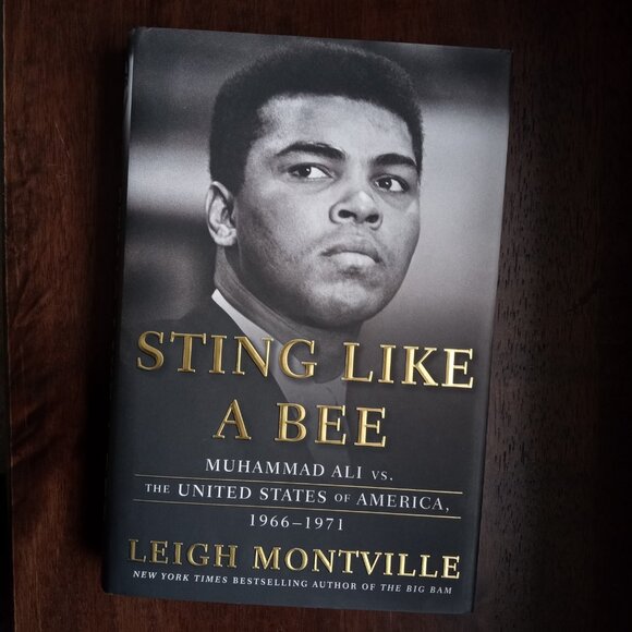 * 2/$15 *  Sting Like a Bee by Leigh Montville - Picture 1 of 3